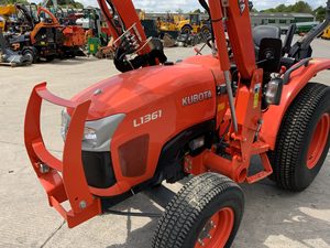 Tracteurs Kubota L2501 d'occasion, 25 CV, transmission intégrale, couple maximal de 70,3 lb-ft et transmission hydrostatique à 3 vitesses, à vendre - Product Image 3