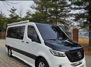 Caravana de Lujo Tipo Sprinter en Venta, Autocaravana con Techo Alto y Motor Diésel, con Interior Premium, Cama y Cocina - Product Image 3
