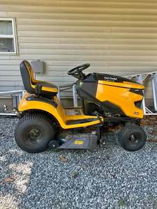 Tractor Cortacésped Usado Cub Cadet XT1 LT46, 22HP, 46 Pulgadas, Transmisión Hidrostática a Gasolina, para Granja y Jardín - Product Image 3