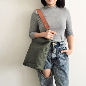 <b>Waxed</b> <b>Canvas</b> Zipper Shoulder Bag With Leather Strap in Light Gray Minimalist Personalized Gift for Her LCTG-0004 - Product Image 3