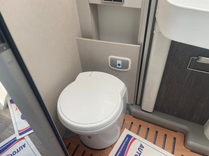 USED HYMER T CLASS S 585 AUTOMATIC Aluminum & Steel Motorhome Camper Air <b>Water</b> Features Available for Sale Worldwide <b>Delivery</b> - Product Image 2