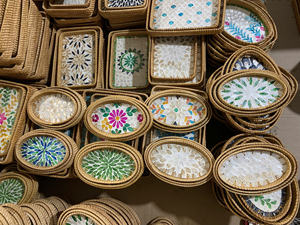 Plateau en rotin incrusté de nacre, rotin tissé à la main avec des coquillages pour servir sur table, Vietnam par 99 Gold Data - Mme Violet - Product Image 5