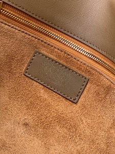 Novedad de 2025: Bolso de Mano de Moda Color Camel de Gamuza para Mujer, Estilo Retro Clásico, Bolso de Hombro con Hebilla Dorada - Product Image 5