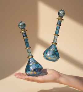 Botella de Perfume de Vidrio Egipcio Azul Soplado a Mano |   Detalles Artísticos en Oro |   Botella de Aroma Recargable Premium, Diseño Elegante - Product Image 2