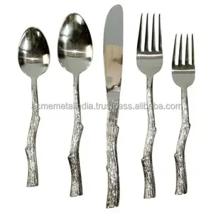 Ensemble de couverts en acier inoxydable avec poignée en laiton élégant parfait pour les ustensiles de cuisine à la maison et les accessoires de vaisselle élégants - Product Image 2