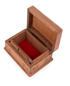 Boîte à bijoux en bois de noyer sculpté avec des feuilles chinoises sur le dessus organisateur cadeau unique pour homme et femme - Product Image 3