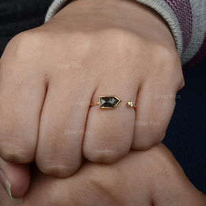 Anillo Minimalista Oro 14K Sólido Nuevo Diseño con Sal y Pimienta Diamante en Bruto para Bodas y Fiestas Producible en 10K/18k - Product Image 4