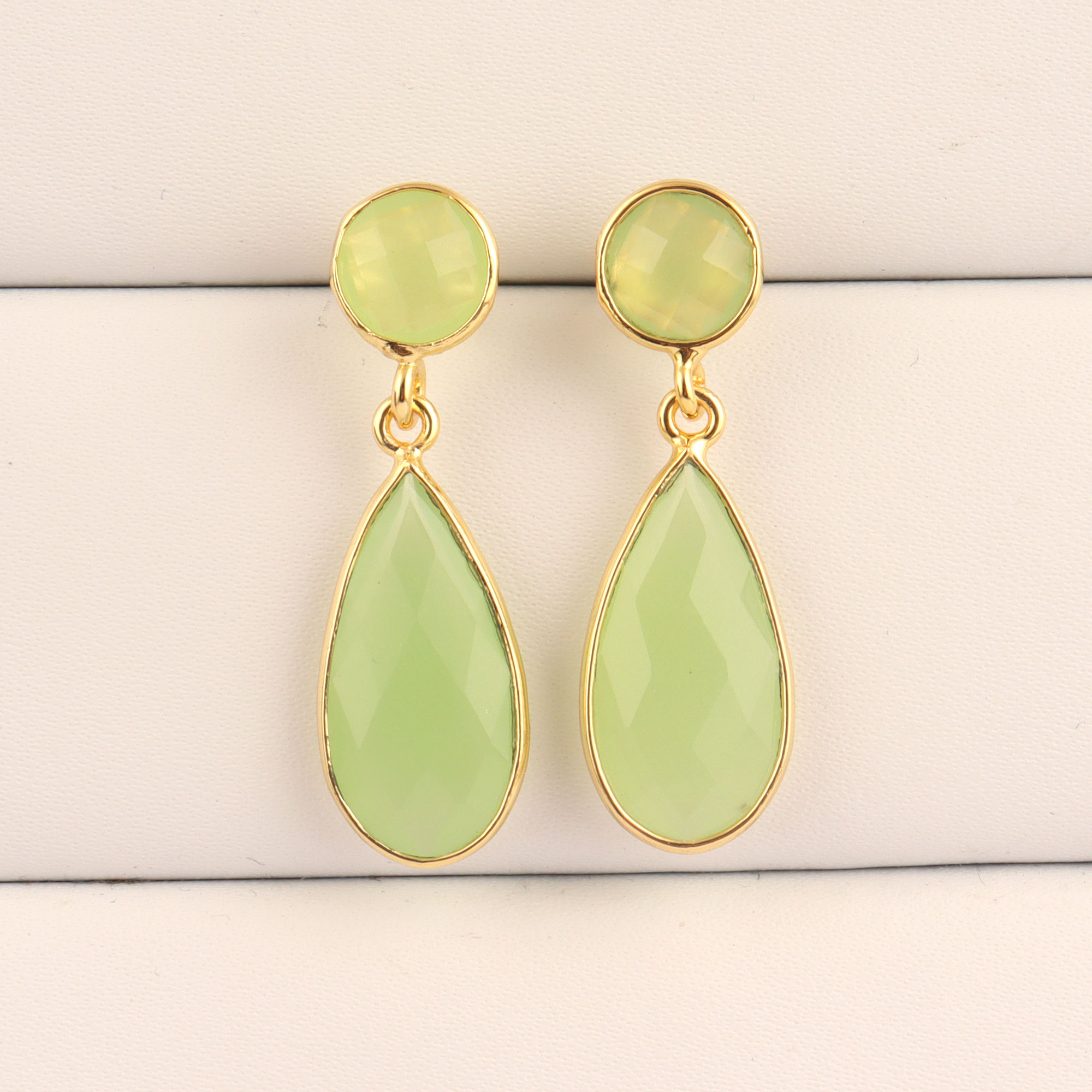 สีเขียวอ่อน