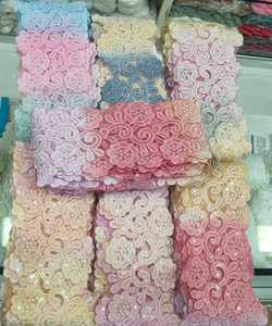 Des fleurs sur mesure brodées de couleurs dans des motifs ethniques avec de lourdes paillettes pour les vêtements et les costumes de 1.5 pouces - Product Image 5