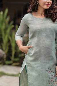 ชุดส่าหรีสามชิ้นผ้าฝ้ายพิมพ์ลายสไตล์อินเดียใต้ สีสันสวยงาม สำหรับงานปาร์ตี้และงานพิธีต่างๆ - Product Image 6