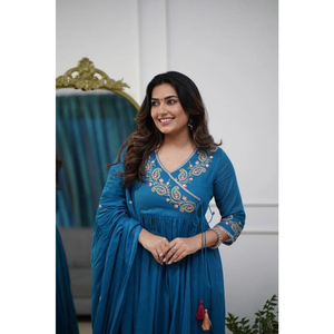 Bordado de secuencia de diseñador de alta calidad Chanderi Dupatta Bollywood Trending Parampara traje de seda para fiestas último ofrecido - Product Image 1