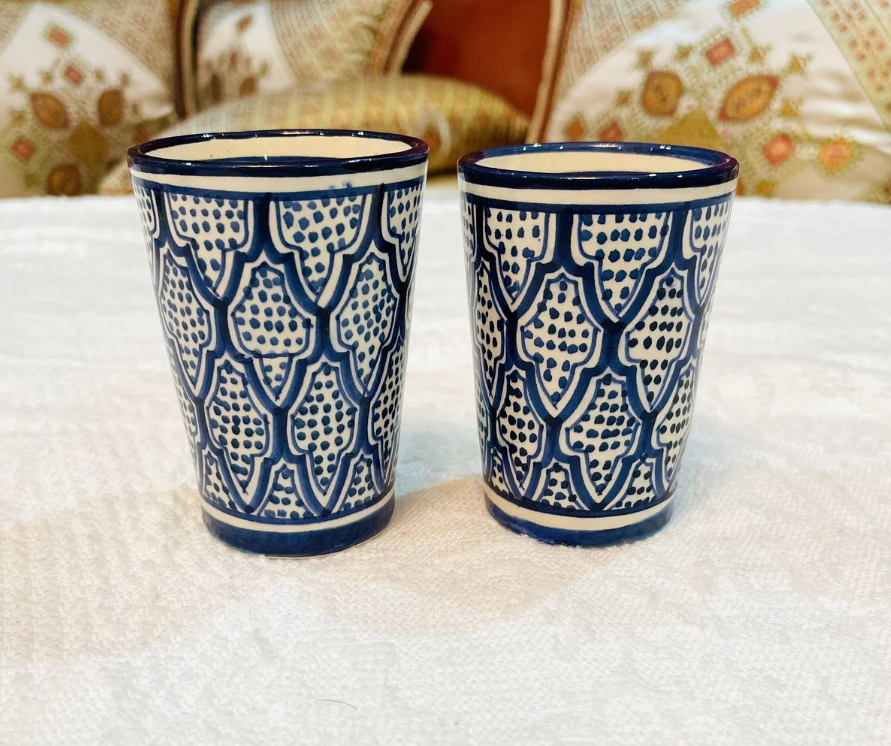 สีฟ้าและสีขาว