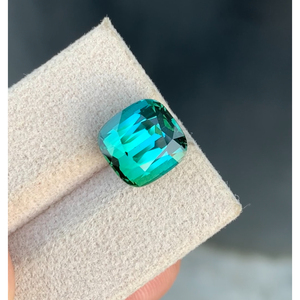 Pierre précieuse de tourmaline naturelle bleue et verte de 6,48 carats, taille coussin excellente, provenant d'Afghanistan. - Product Image 1