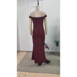 Robe longue scuba pour femme, décolleté Madonna, détail en V, épaules dénudées, 35492 - Bourgogne - Product Image 3