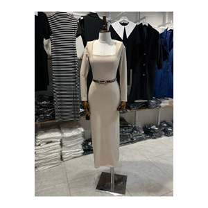 Vestido Tubo de Tela Otomana con Cuello Cuadrado Negro y Manga Larga, Cómodo y Elegante - Product Image 2