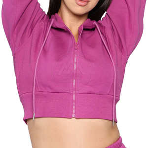 Vente en gros de survêtements de haute qualité avec logo personnalisé pour femmes, crop top slim, survêtements fabriqués au Pakistan - Product Image 3