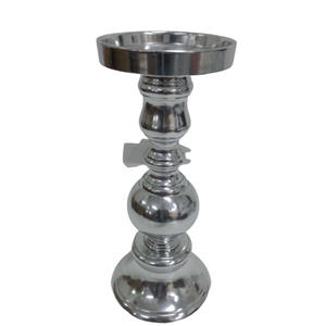 Ensemble de 2 bougeoirs décoratifs en métal de taille moyenne pour hôtels et décoration de mariage faits à la main - Product Image 5