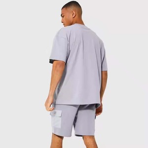 Costume surdimensionné à manches courtes avec logo personnalisé, ensemble deux pièces de t-shirts et shorts, ensemble streetwear décontracté pour hommes et femmes - Product Image 3