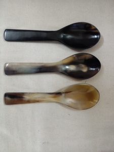 Cuillères en corne de buffle naturelle sur mesure Revente en métal et en bambou Articles de magasin à domicile à partir de cornes de buffle réelles et naturelles - Product Image 6