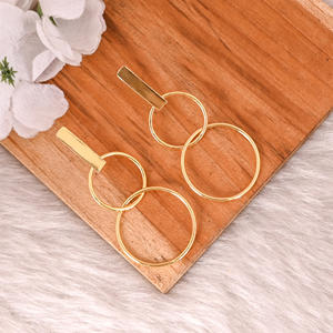 Boucles d'oreilles clous classiques en laiton plaqué or jaune, boucles d'oreilles clous de créateur faites à la main en laiton plaqué or de haute qualité, cadeau d'anniversaire - Product Image 2