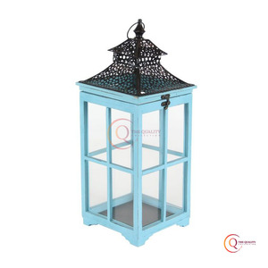 ส่องสว่างบ้านของคุณด้วยโคมไฟตกแต่งที่หรูหรานี้ที่มีตัวถังไม้สีฟ้าอ่อนและแผงกระจกที่สลับซับซ้อน - Product Image 6