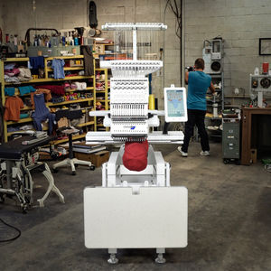 Nouvelle machine à broder les casquettes automatique et informatisée de haute précision avec 20 millions d'aiguilles, multifonction, 1200 tr/min - Product Image 1