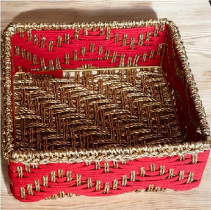 Paniers de rangement carrés élégants Panier en coton rouge et doré de haute qualité Boîte de rangement polyvalente fabriquée en Inde - Product Image 1