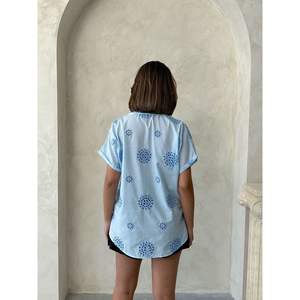 เสื้อผู้หญิงปักลายสวยหรูและเสื้อเชิ้ตปักลายสง่างาม - Product Image 1