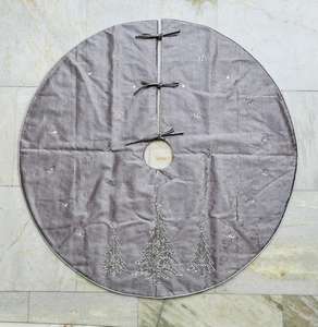 Exquisita falda de árbol de Navidad con cuentas hecha a mano con atención al detalle para decoración de vacaciones de alto lujo y Decoración elegante para el hogar - Product Image 1