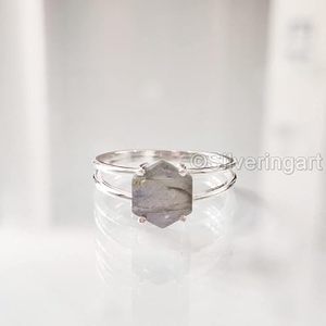 แหวนผู้หญิงพลอยลาบราโดไรต์ธรรมชาติ แหวนเล็กๆ สวยงาม เหมาะเป็นของขวัญคริสต์มาส วันครบรอบ แหวนซ้อนกันได้ เครื่องประดับเงินแท้ 925 - Product Image 3