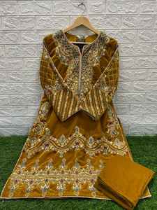 Dernier costume de Salwar brodé de fil de velours de créateur par Fab Zone - Product Image 3