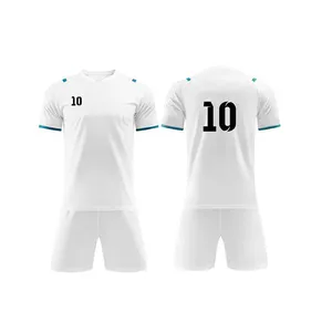 Groothandel Op Maat Gemaakte Nieuwe Aankomst 2024 Voetbalkleding Uniform Met 100% Polyesters Materiaal Snel Droog Ademend Voetbal Uniformen