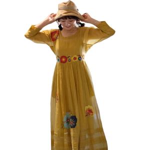 Robe Maxi brodée florale Unique pour femmes, tenue de soirée bohème, manches trois quarts, faite à la main - Product Image 1