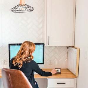 Présentoir de décoration de table de support de carte de couleur marron élégant avec cadre en acier inoxydable idéal pour les mariages et les bureaux - Product Image 5