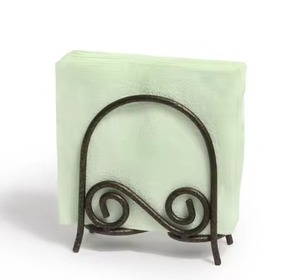 Servilletero de hierro de estilo antiguo con diseño de desplazamiento artístico para mesa de comedor elegante soporte de tejido para cocina y decoración del hogar - Product Image 1