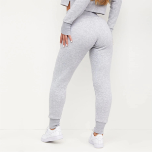 Ensemble de survêtement pour femme en coton biologique 100% écologique de qualité supérieure, avec un sweat à capuche oversize à poche avant et un pantalon de jogging à revers, pour l'hiver - Product Image 4
