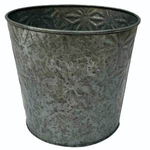 Bañera de flores galvanizada de metal con textura de granja vintage perfecta para pantallas de plantas de entrada de porche o balcón - Product Image 2