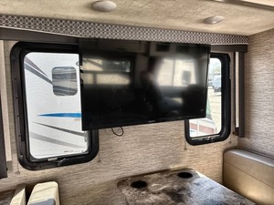 รถบ้านมือสองสภาพดี ปี 2021 รุ่น Thor Ace 32.3 Class A เครื่องยนต์แก๊ส - Product Image 4