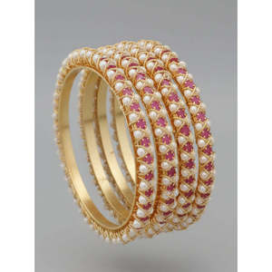 Brazaletes de Perlas y Rubíes Chapados en Oro para Mujer, Estilo Clásico de Boda, Perlas Falsas Redondas con Engaste en Canal, Acabado en Oro de 18K - Product Image 1