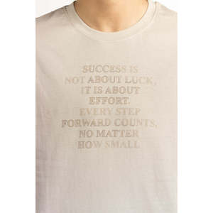 T-shirts imprimés en coton 100% Relax Fit, jersey élégant, qualité supérieure, impression sérigraphique, modèle MN-TS-SS25-323 - Product Image 6