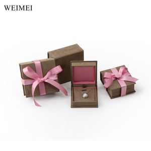 WEIMEI Boîte à bijoux collier en velours avec logo en relief Boîte à bagues de fiançailles personnalisée en daim avec sac pour collier - Product Image 3