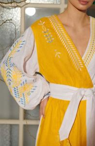 Robe mini ukrainienne bohème attrayante pour femme, en lin doux avec motif floral brodé, manches longues, idéale pour les fêtes, collection Hiver 2026 - Product Image 4