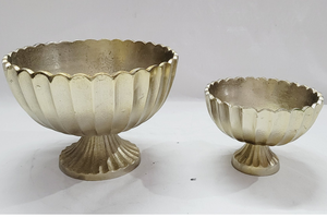 Hermoso cuenco de aluminio hecho a mano con tallas intrincadas, perfecto para recepciones de bodas, festivales y eventos religiosos - Product Image 5