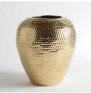 Maceta de metal de diseño de tendencia, florero de diferentes tamaños y formas para el hogar y el hotel, proveedor mayorista decorativo - Product Image 1