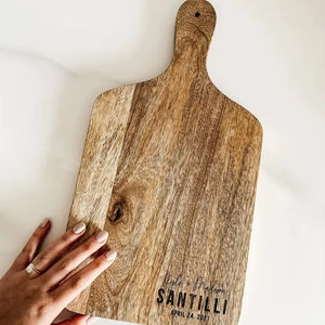 Planche à découper personnalisée avec trou de suspension, surface épaisse et lisse, idéale pour couper, servir et offrir en cadeau - Product Image 6