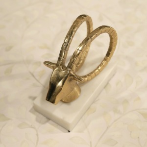 Cabeza de cabra de lujo Decoración de mesa decorativa para el hogar Objetos Metal de aluminio pulido dorado para calidad de exportación - Product Image 1