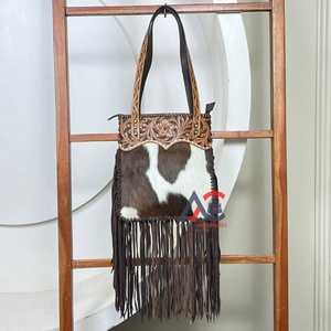 Nuevo Bolso de Cuero Vacuno Hecho a Mano de Última Moda, Gran Capacidad, Estilo Vintage con Diseño de Flecos para Mujer - Product Image 1