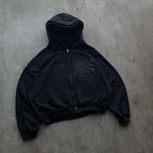 ชุดวอร์มผู้ชายทรงหลวมพิมพ์ลายฟอกสีแบบซันเฟด ผ้าฟลีซโพลีเอสเตอร์/คอตตอน มีฮู้ดคู่แบบซิป - Product Image 2