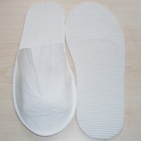 Pantoufles jetables en polaire corail en gros pour hôtels, restaurants, hôpitaux – Logo personnalisé, qualité supérieure, couleur blanche