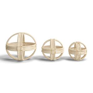 La Escultura Moderna de mesa plateada brillante aporta elegancia llamativa y una declaración decorativa única a los interiores - Product Image 4